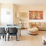 Roby's Panoramic House Apartment